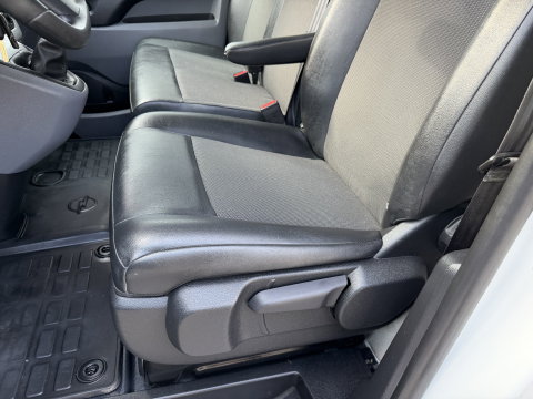 Opel Vivaro 2.0 CDTI L3H1 Edition / vaste prijs rijklaar € 11.950 ex btw / euro 6 / bpm vrij / lease vanaf € 201 / airco / cruise / navigatie / achteruit rijcamera / trekhaak / pdc