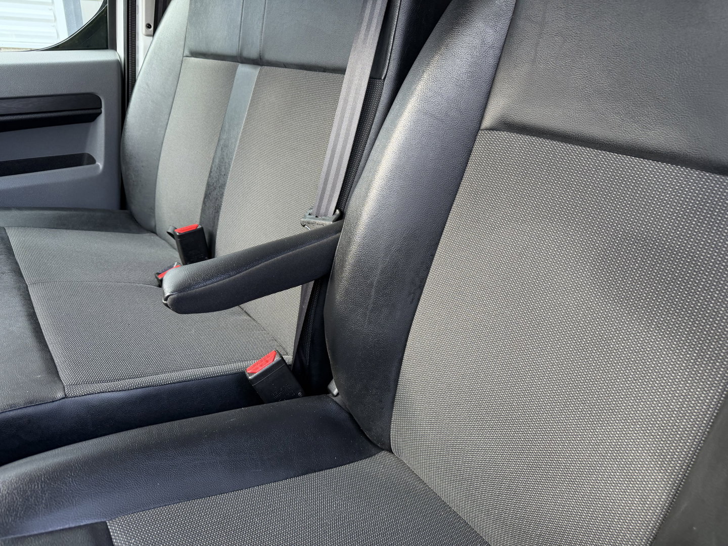 Opel Vivaro 2.0 CDTI L3H1 Edition / vaste prijs rijklaar € 11.950 ex btw / euro 6 / bpm vrij / lease vanaf € 201 / airco / cruise / navigatie / achteruit rijcamera / trekhaak / pdc