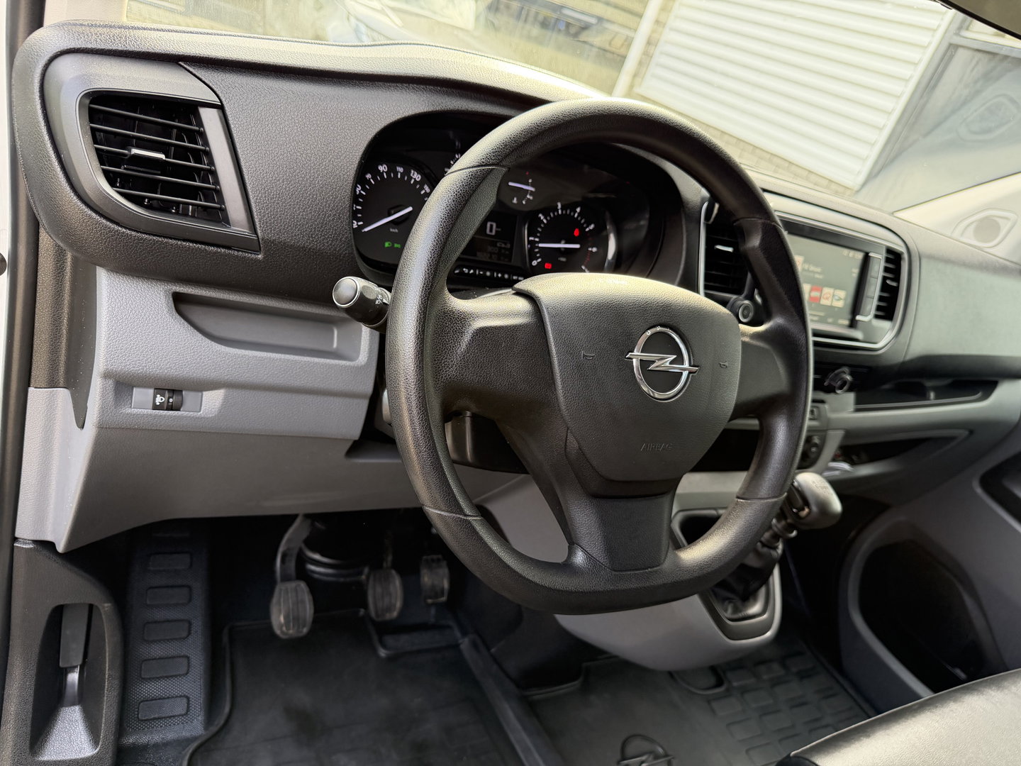 Opel Vivaro 2.0 CDTI L3H1 Edition / vaste prijs rijklaar € 11.950 ex btw / euro 6 / bpm vrij / lease vanaf € 201 / airco / cruise / navigatie / achteruit rijcamera / trekhaak / pdc