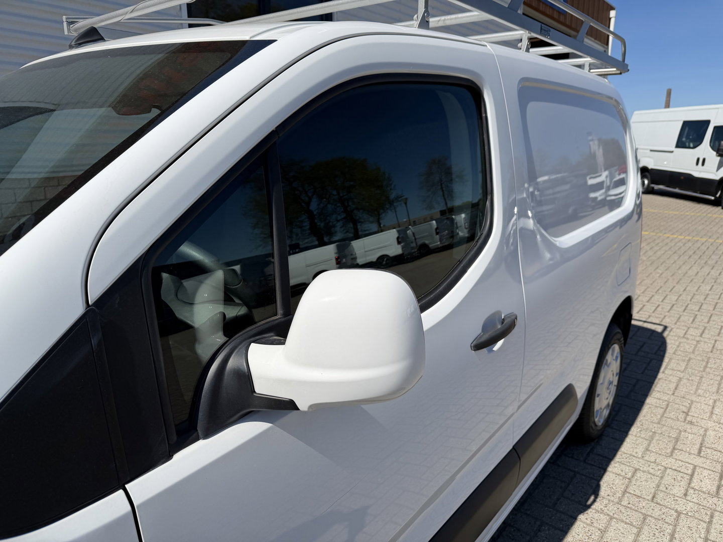 Opel Vivaro 2.0 CDTI L3H1 Edition / vaste prijs rijklaar € 11.950 ex btw / euro 6 / bpm vrij / lease vanaf € 201 / airco / cruise / navigatie / achteruit rijcamera / trekhaak / pdc