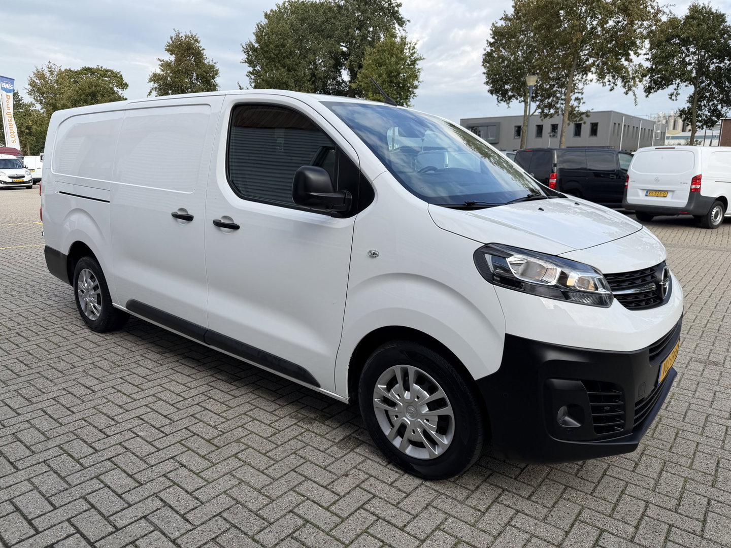 Opel Vivaro 2.0 CDTI L3H1 Edition / vaste prijs rijklaar € 11.950 ex btw / euro 6 / bpm vrij / lease vanaf € 201 / airco / cruise / navigatie / achteruit rijcamera / trekhaak / pdc