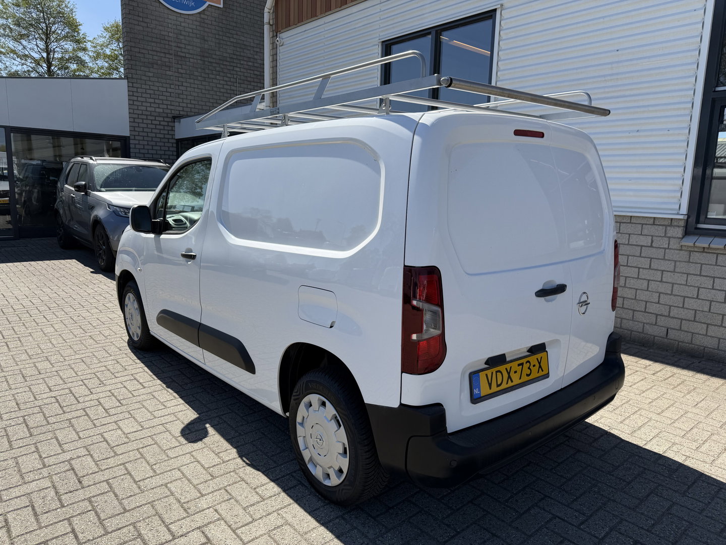 Opel Vivaro 2.0 CDTI L3H1 Edition / vaste prijs rijklaar € 11.950 ex btw / euro 6 / bpm vrij / lease vanaf € 201 / airco / cruise / navigatie / achteruit rijcamera / trekhaak / pdc