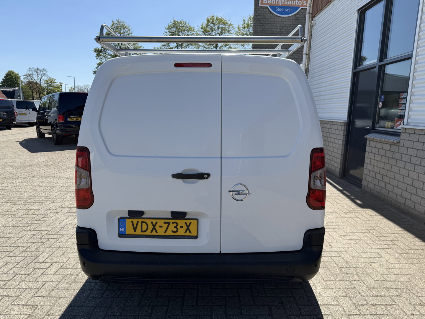 Opel Vivaro 2.0 CDTI L3H1 Edition / vaste prijs rijklaar € 11.950 ex btw / euro 6 / bpm vrij / lease vanaf € 201 / airco / cruise / navigatie / achteruit rijcamera / trekhaak / pdc