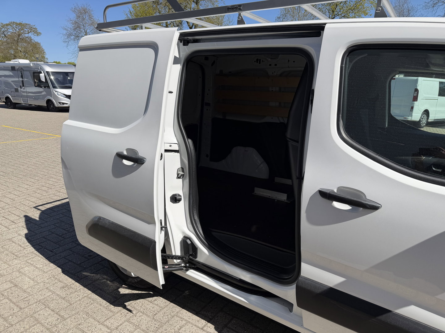Opel Vivaro 2.0 CDTI L3H1 Edition / vaste prijs rijklaar € 11.950 ex btw / euro 6 / bpm vrij / lease vanaf € 201 / airco / cruise / navigatie / achteruit rijcamera / trekhaak / pdc