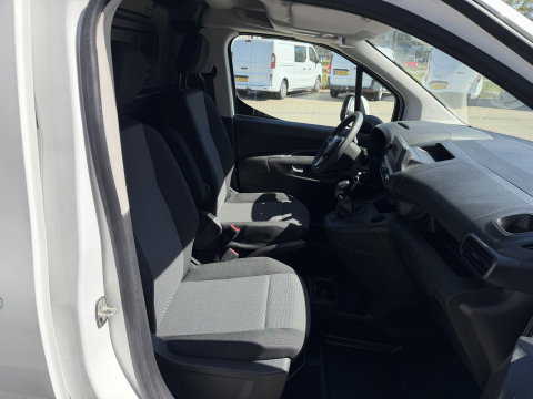 Opel Vivaro 2.0 CDTI L3H1 Edition / vaste prijs rijklaar € 11.950 ex btw / euro 6 / bpm vrij / lease vanaf € 201 / airco / cruise / navigatie / achteruit rijcamera / trekhaak / pdc