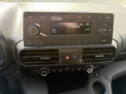Opel Vivaro 2.0 CDTI L3H1 Edition / vaste prijs rijklaar € 11.950 ex btw / euro 6 / bpm vrij / lease vanaf € 201 / airco / cruise / navigatie / achteruit rijcamera / trekhaak / pdc
