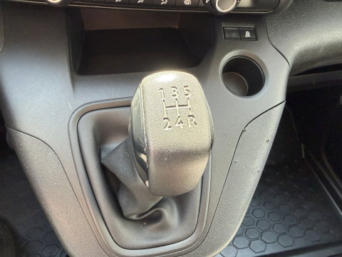 Opel Vivaro 2.0 CDTI L3H1 Edition / vaste prijs rijklaar € 11.950 ex btw / euro 6 / bpm vrij / lease vanaf € 201 / airco / cruise / navigatie / achteruit rijcamera / trekhaak / pdc