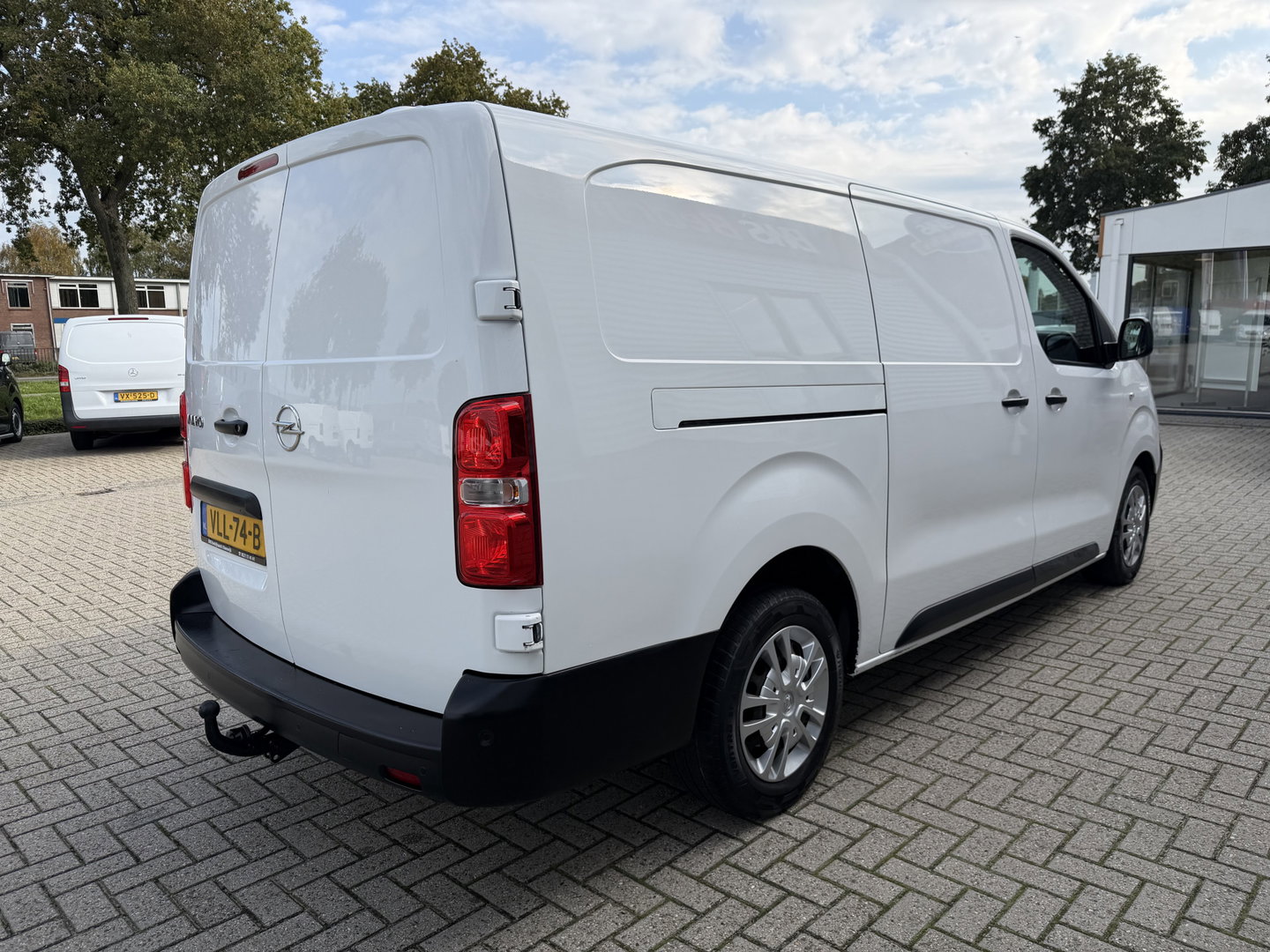 Opel Vivaro 2.0 CDTI L3H1 Edition / vaste prijs rijklaar € 11.950 ex btw / euro 6 / bpm vrij / lease vanaf € 201 / airco / cruise / navigatie / achteruit rijcamera / trekhaak / pdc