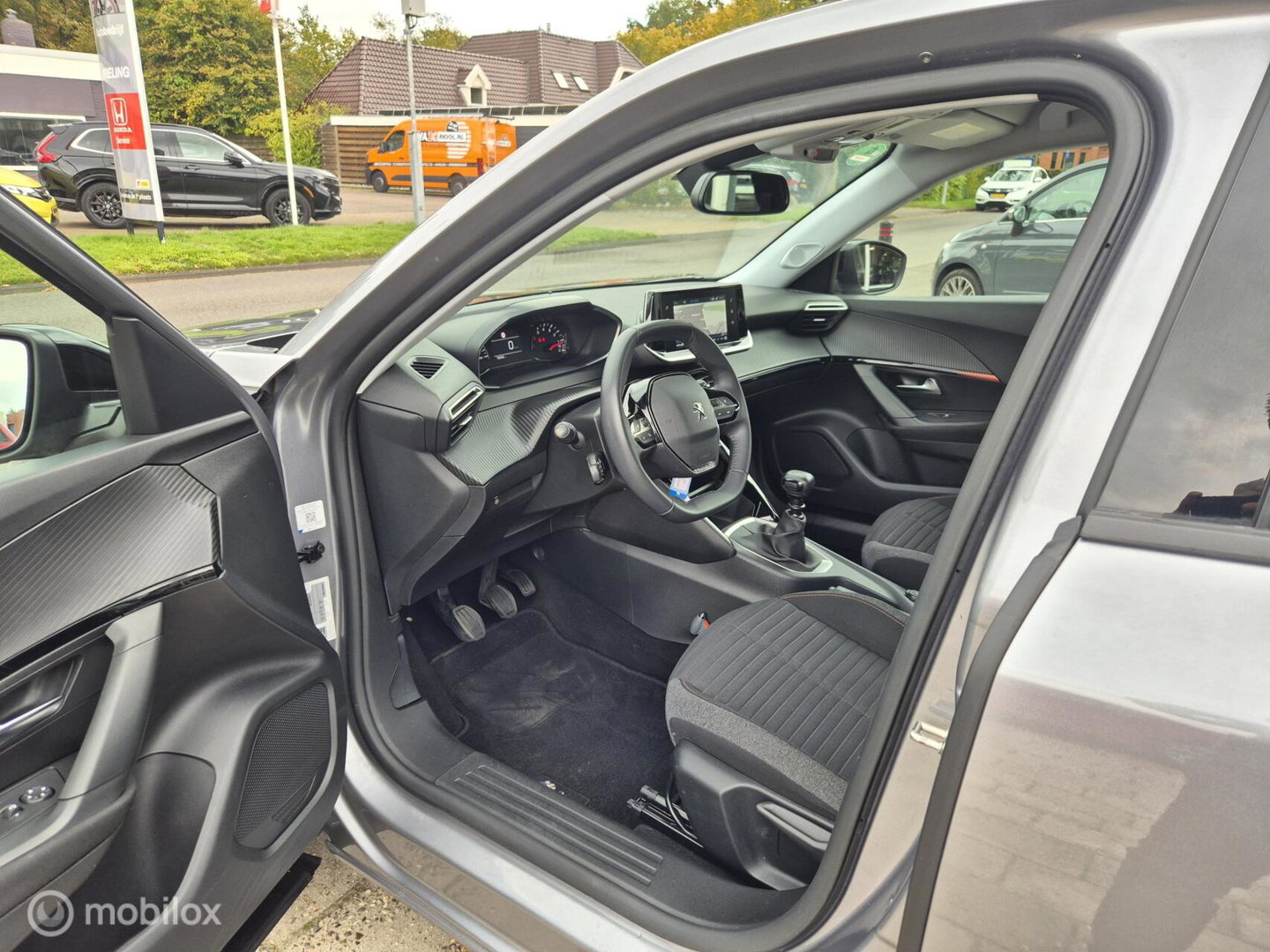 Peugeot 2008 1.2 PureTech (130 PK), Dealer onderhouden, NAP!