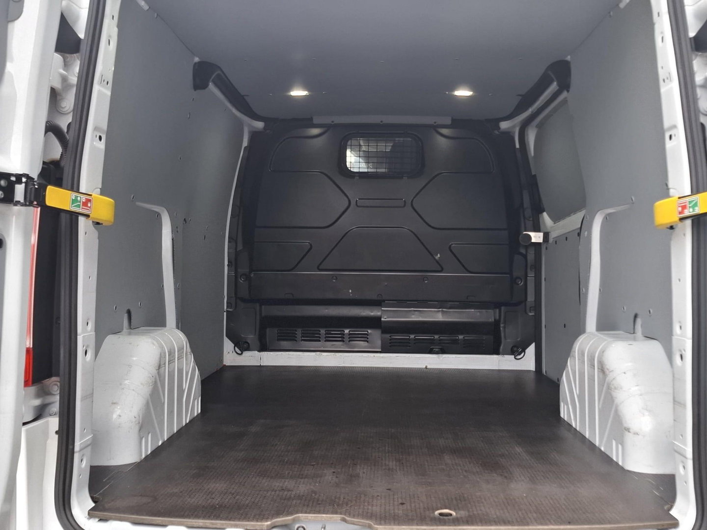 Ford Transit Custom 280 2.0 TDCI L2H1 Trend AIRCO / CRUISE CONTROLE / 3 ZITS / AUTOMAAT / EURO 6