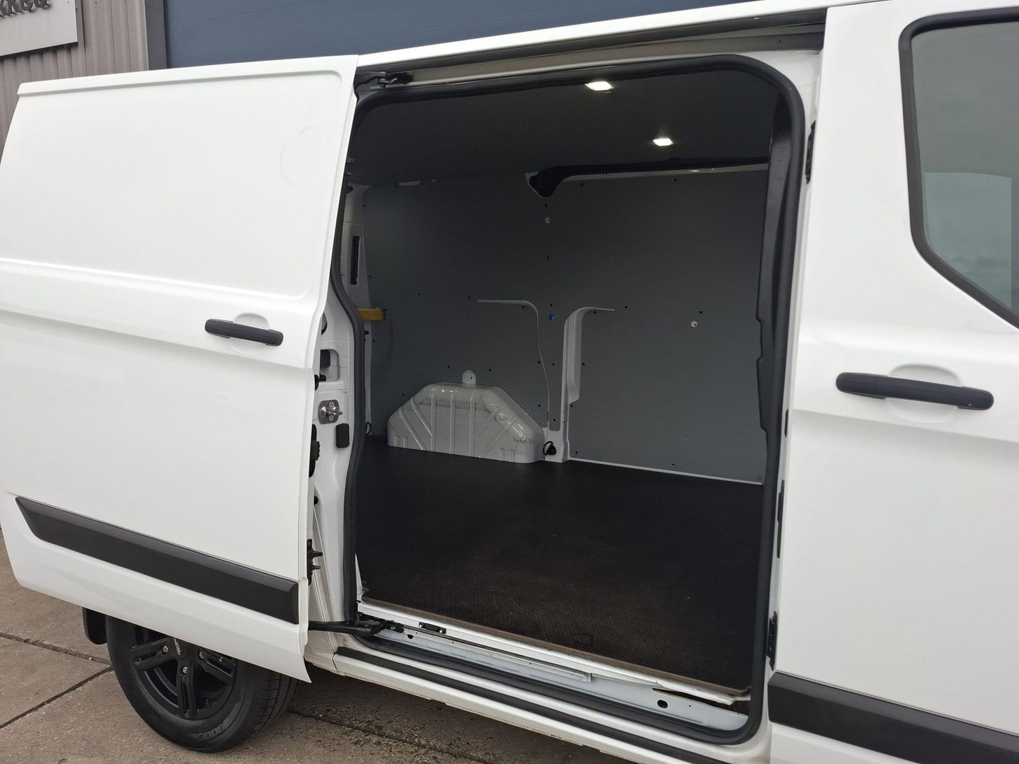 Ford Transit Custom 280 2.0 TDCI L2H1 Trend AIRCO / CRUISE CONTROLE / 3 ZITS / AUTOMAAT / EURO 6