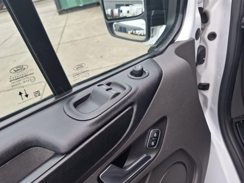 Ford Transit Custom 280 2.0 TDCI L2H1 Trend AIRCO / CRUISE CONTROLE / 3 ZITS / AUTOMAAT / EURO 6