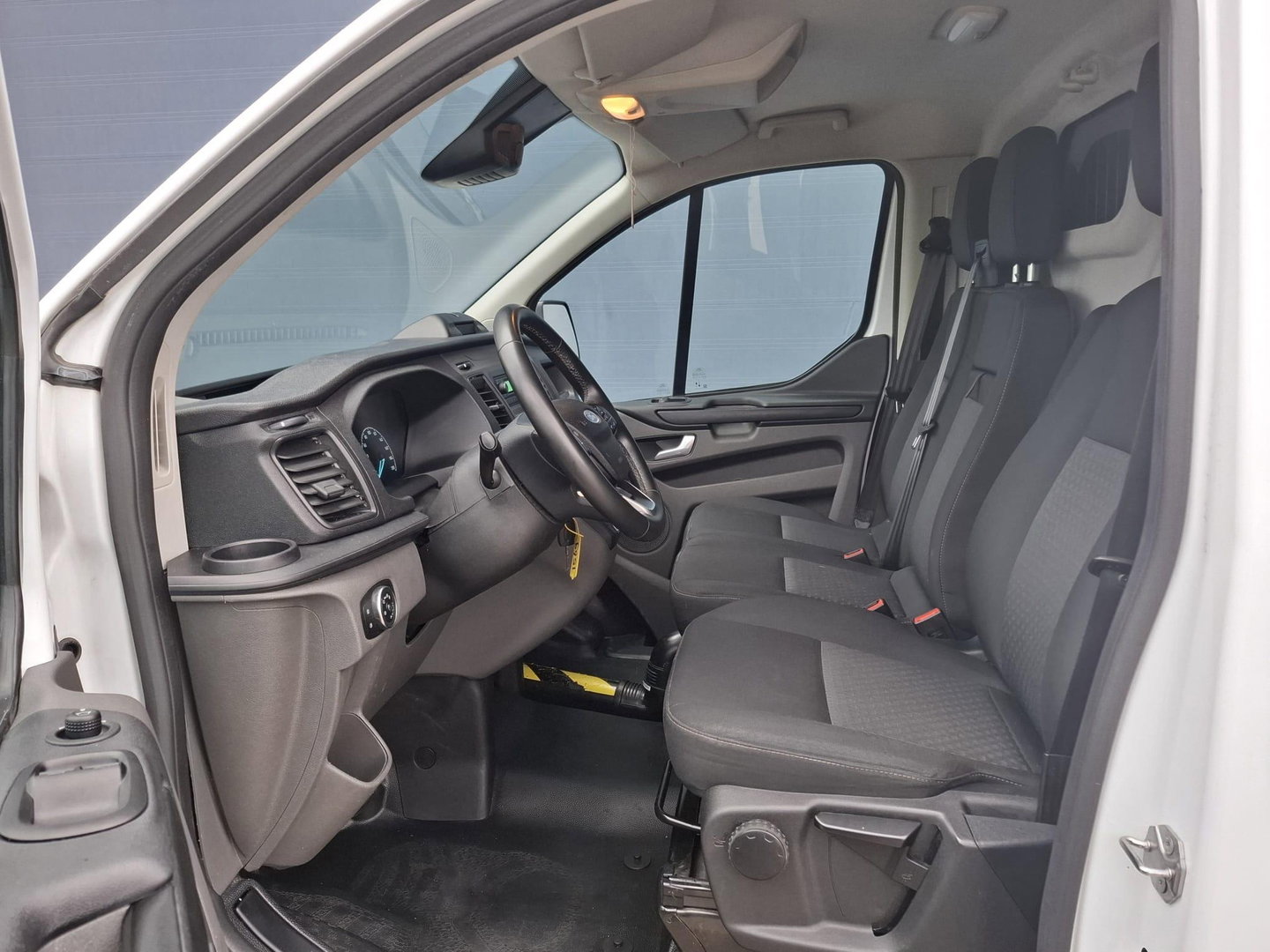 Ford Transit Custom 280 2.0 TDCI L2H1 Trend AIRCO / CRUISE CONTROLE / 3 ZITS / AUTOMAAT / EURO 6