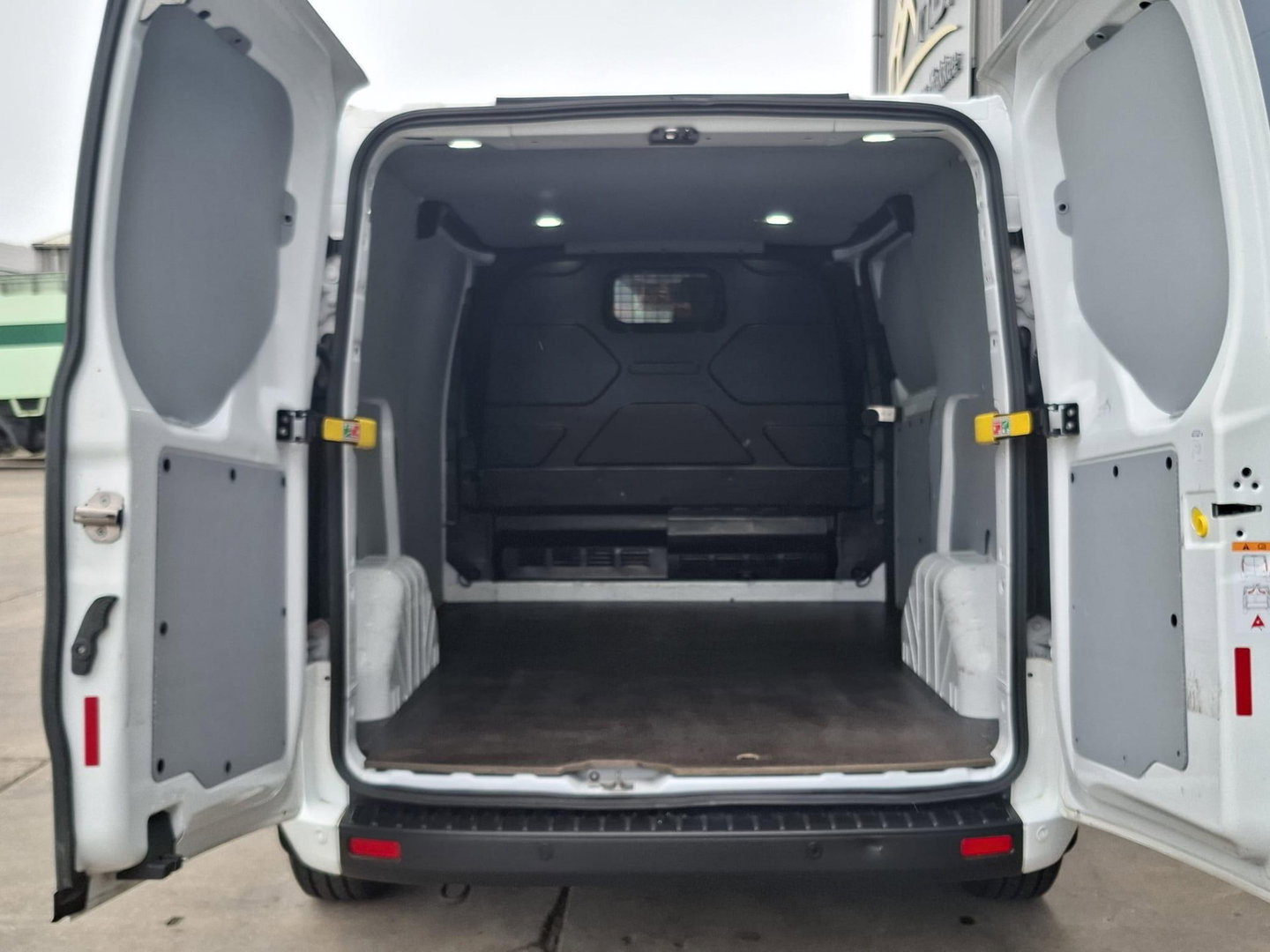 Ford Transit Custom 280 2.0 TDCI L2H1 Trend AIRCO / CRUISE CONTROLE / 3 ZITS / AUTOMAAT / EURO 6