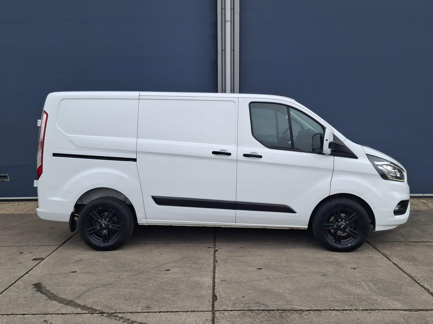Ford Transit Custom 280 2.0 TDCI L2H1 Trend AIRCO / CRUISE CONTROLE / 3 ZITS / AUTOMAAT / EURO 6