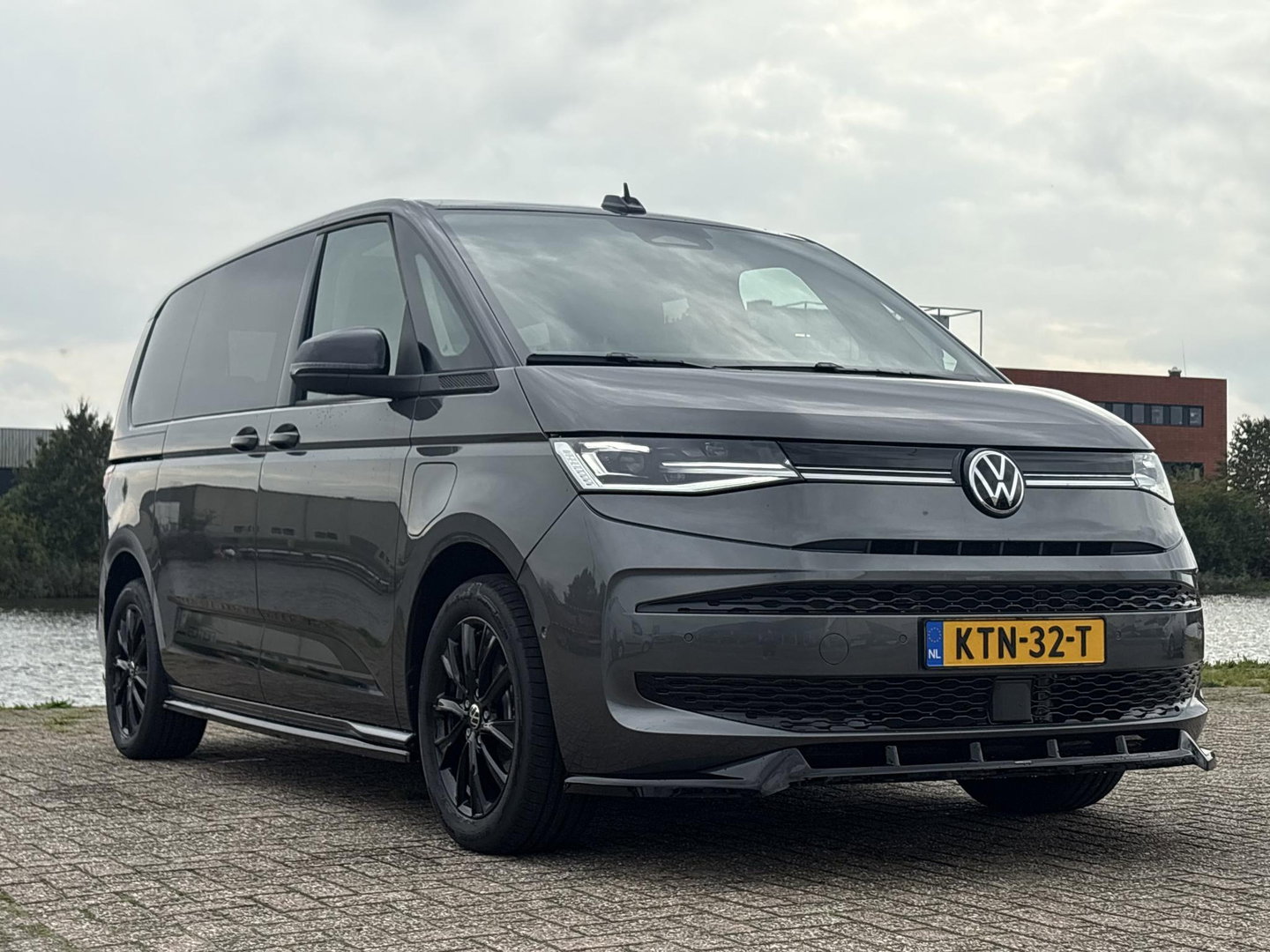 Volkswagen Multivan 1.5 eHybrid Bulli Edition 4Motion | PANO | BODYKIT | 7P | NIEUW | 4x4