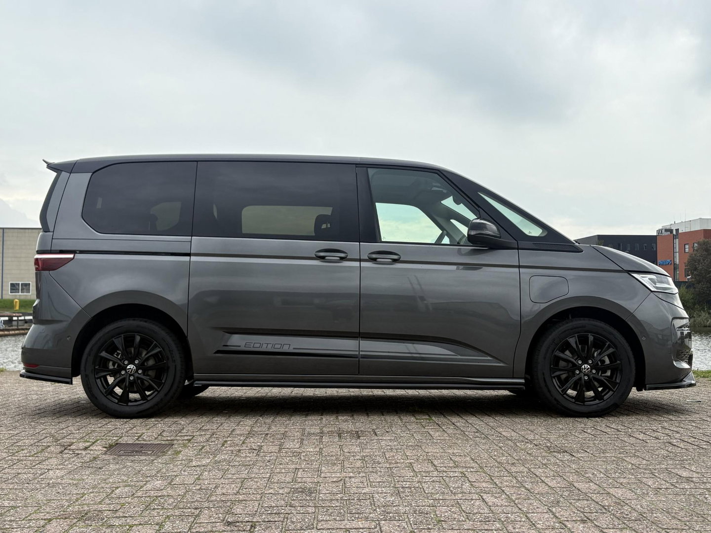 Volkswagen Multivan 1.5 eHybrid Bulli Edition 4Motion | PANO | BODYKIT | 7P | NIEUW | 4x4