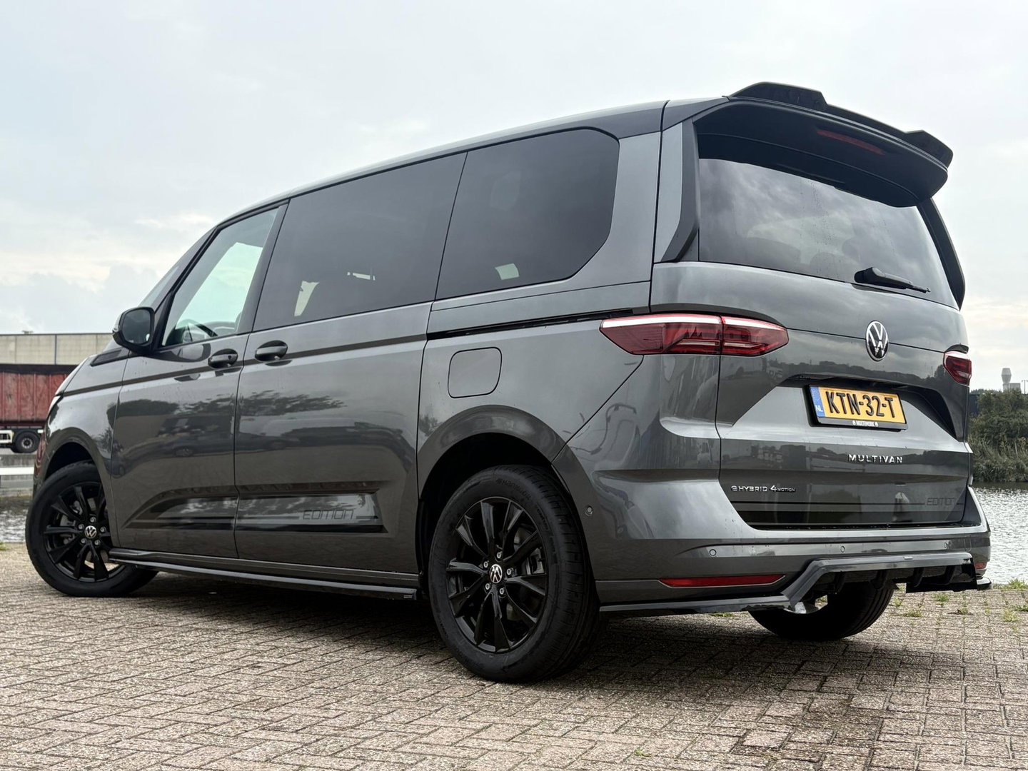Volkswagen Multivan 1.5 eHybrid Bulli Edition 4Motion | PANO | BODYKIT | 7P | NIEUW | 4x4