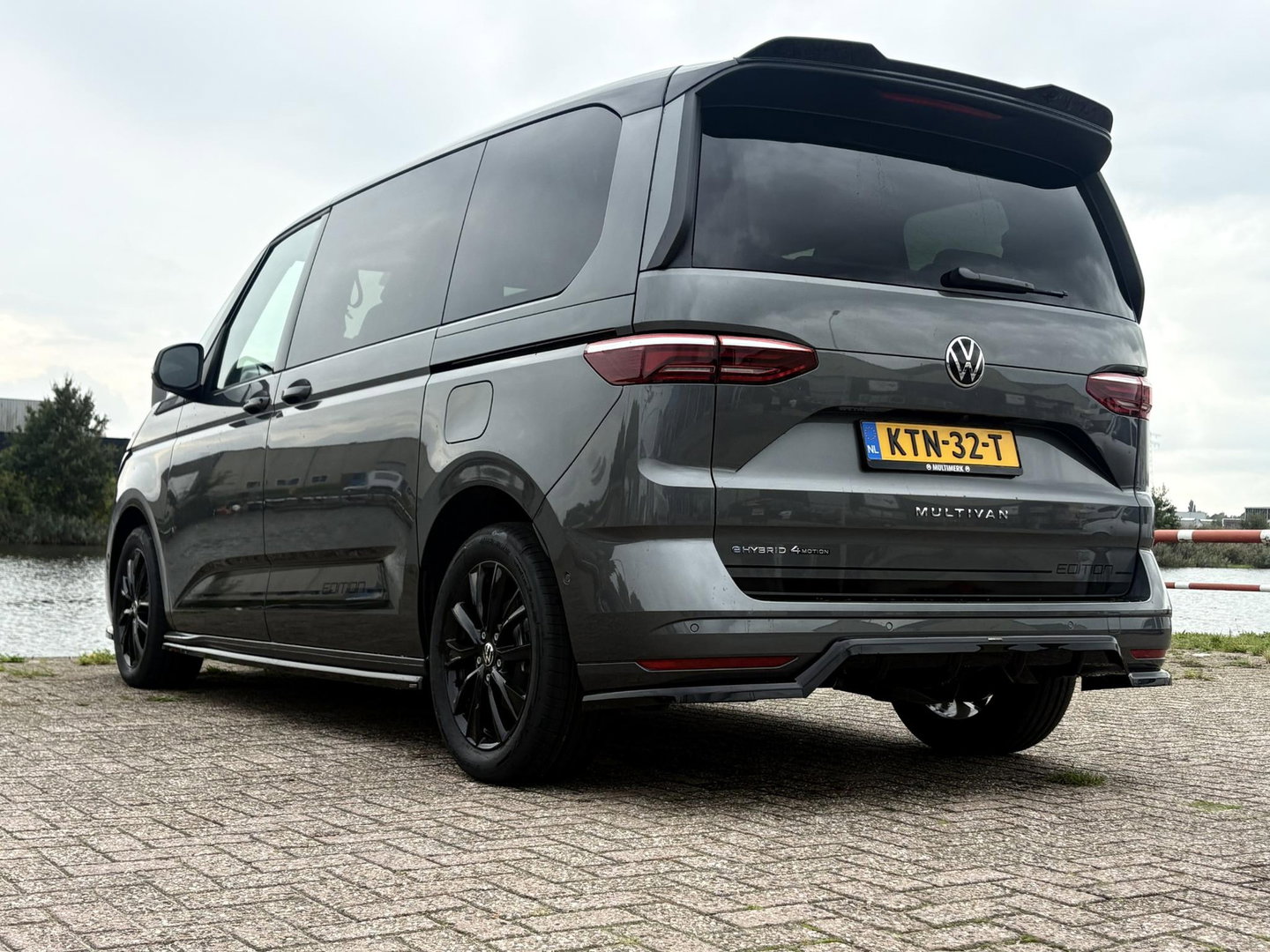 Volkswagen Multivan 1.5 eHybrid Bulli Edition 4Motion | PANO | BODYKIT | 7P | NIEUW | 4x4
