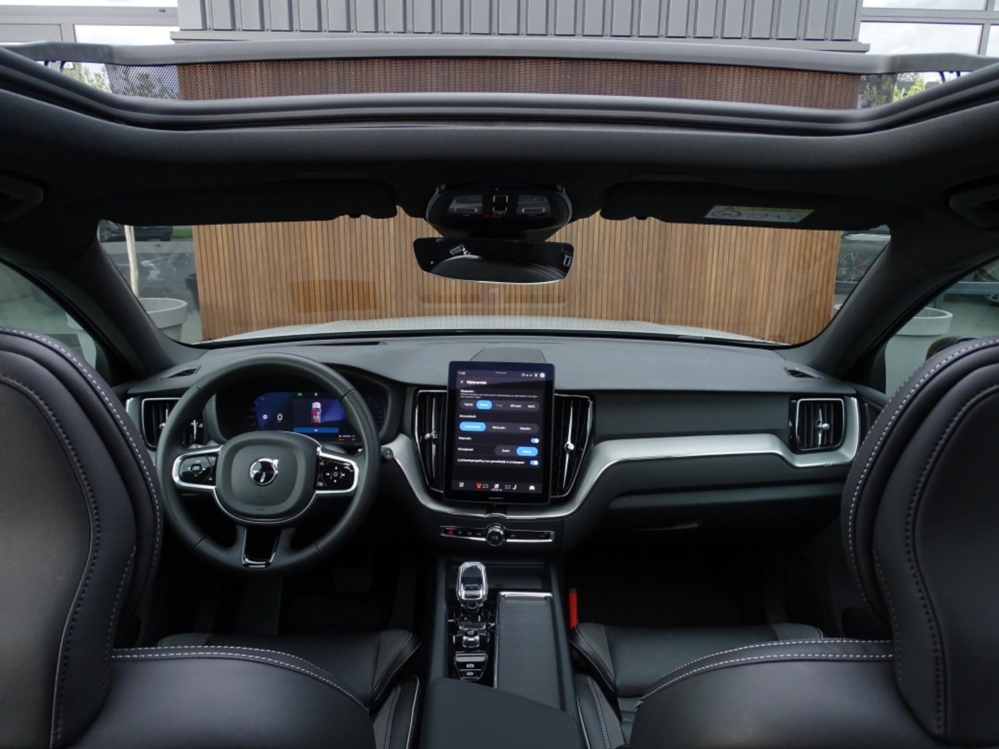 Volvo XC60 T6 357PK AWD / Heico Ed. / 2025 / Head-Up / pano / 360° / NAP