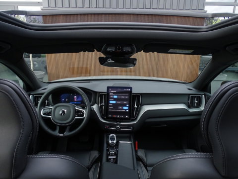 Volvo XC60 T6 357PK AWD / Heico Ed. / 2025 / Head-Up / pano / 360° / NAP