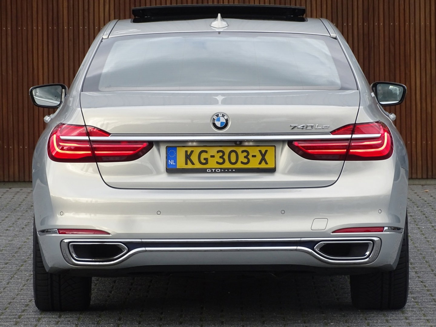 BMW 7 Serie 740e Lang 326PK / VIP / Bowers & Wilkins / Skylounge / *NAP*