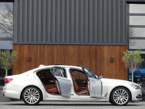 BMW 7 Serie 740e Lang 326PK / VIP / Bowers & Wilkins / Skylounge / *NAP*