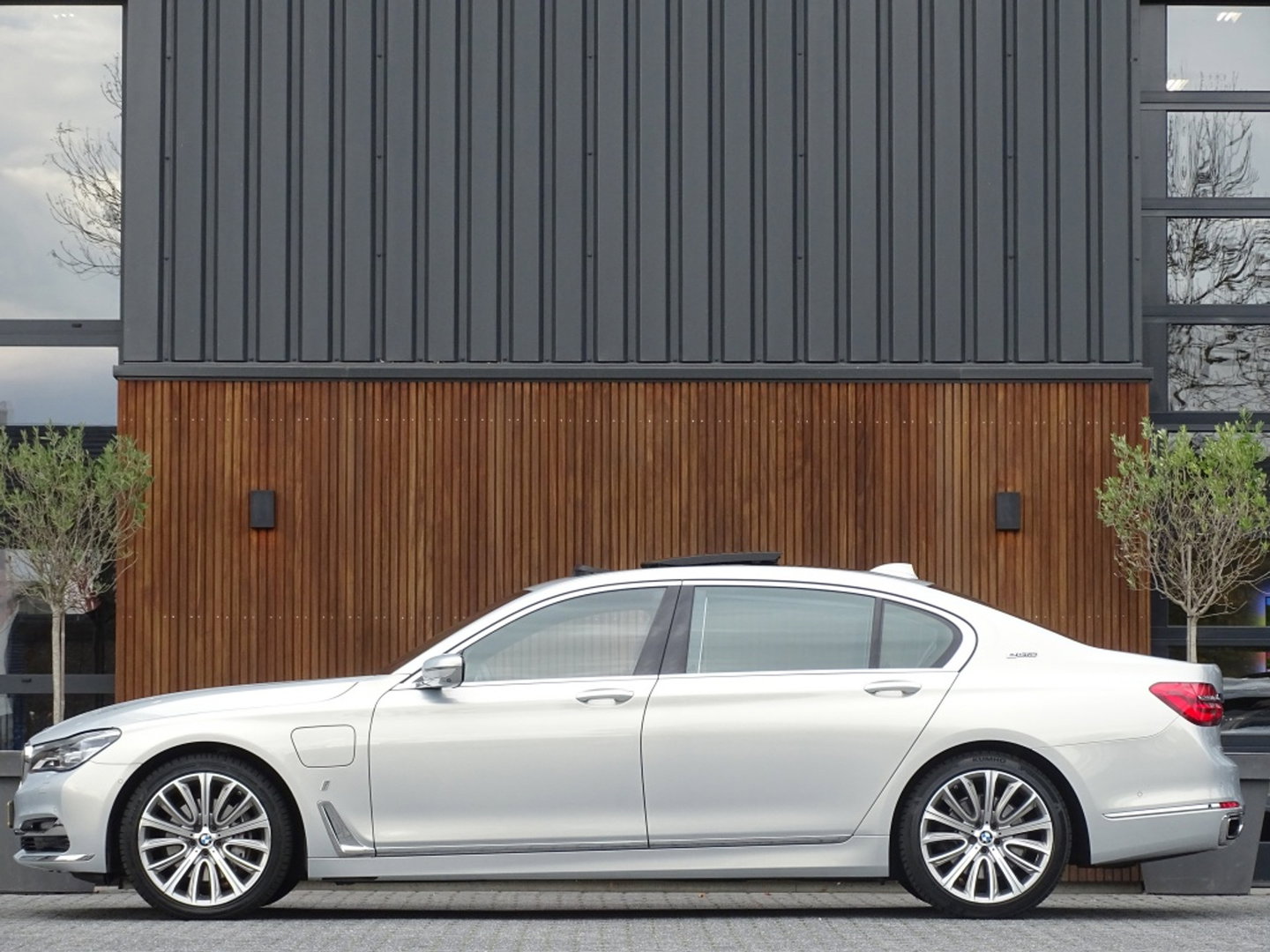 BMW 7 Serie 740e Lang 326PK / VIP / Bowers & Wilkins / Skylounge / *NAP*