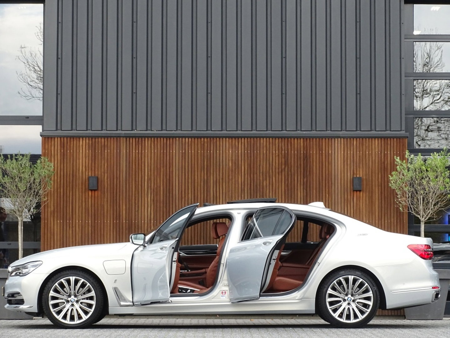 BMW 7 Serie 740e Lang 326PK / VIP / Bowers & Wilkins / Skylounge / *NAP*