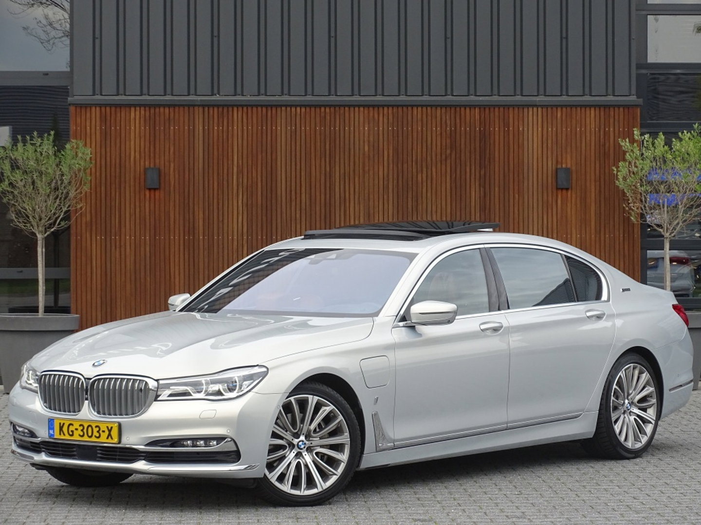 BMW 7 Serie 740e Lang 326PK / VIP / Bowers & Wilkins / Skylounge / *NAP*