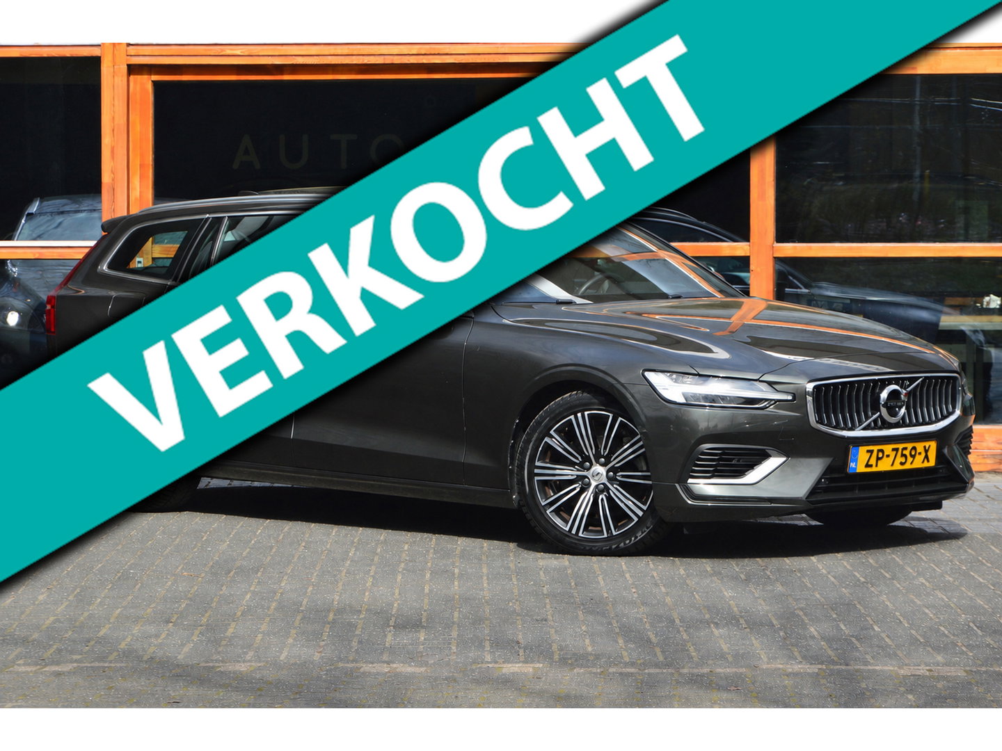 Volvo V60 T8 Hybride AWD Inscription | Panoramadak | Camera | Stoelverwarming | BLIS | Trekhaak |