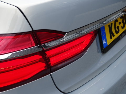 BMW 7 Serie 740e Lang 326PK / VIP / Bowers & Wilkins / Skylounge / *NAP*