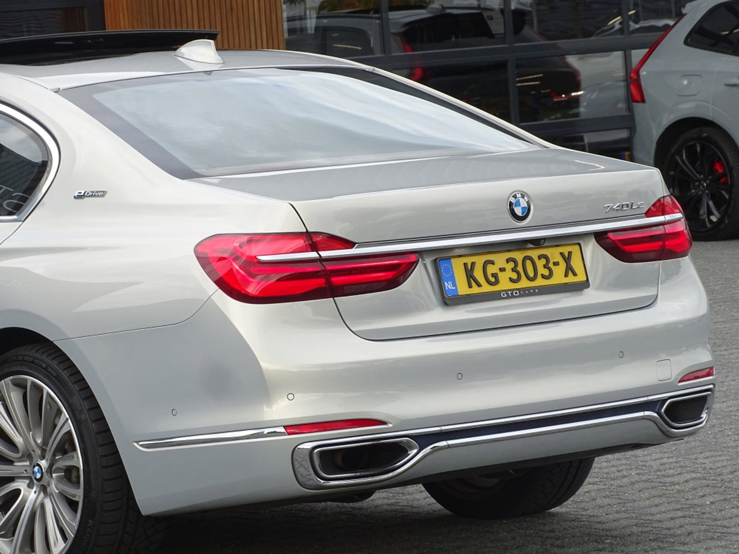 BMW 7 Serie 740e Lang 326PK / VIP / Bowers & Wilkins / Skylounge / *NAP*