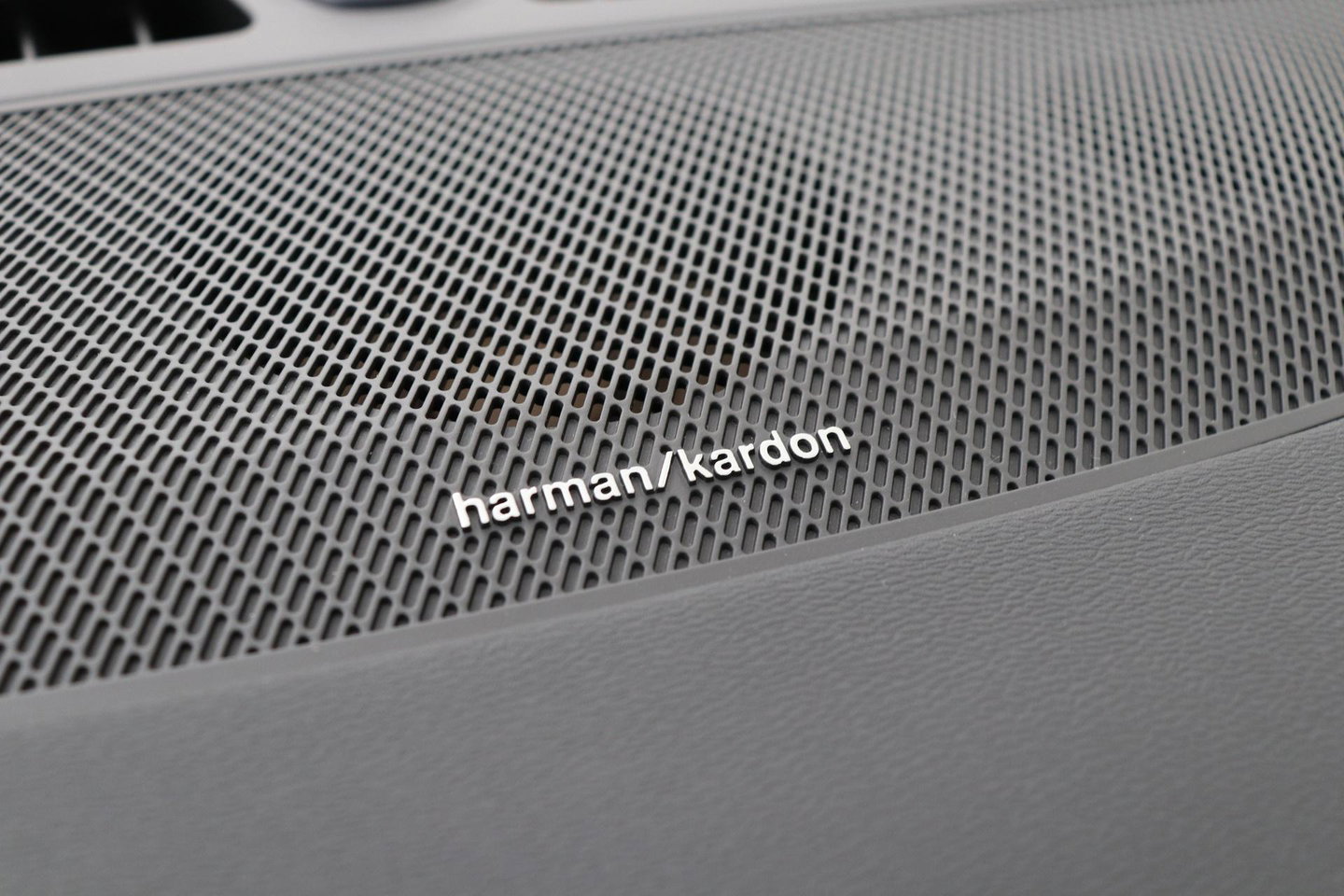 Volvo XC40 2.0 B3 Plus Black Edition | Harman/Kardon | ACC | 360° Camera | BLIS | Keyless | Stoel+Stuurverwarming | 20 Inch