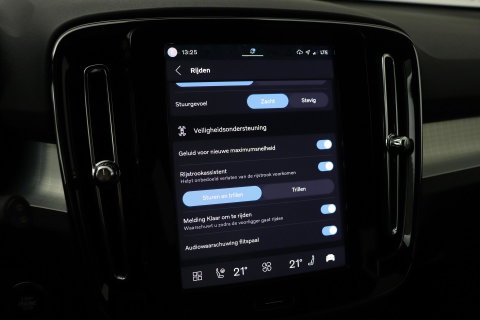 Volvo XC40 2.0 B3 Plus Black Edition | Harman/Kardon | ACC | 360° Camera | BLIS | Keyless | Stoel+Stuurverwarming | 20 Inch