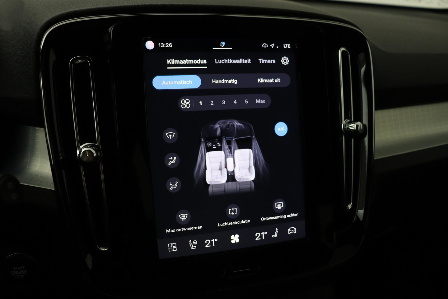 Volvo XC40 2.0 B3 Plus Black Edition | Harman/Kardon | ACC | 360° Camera | BLIS | Keyless | Stoel+Stuurverwarming | 20 Inch