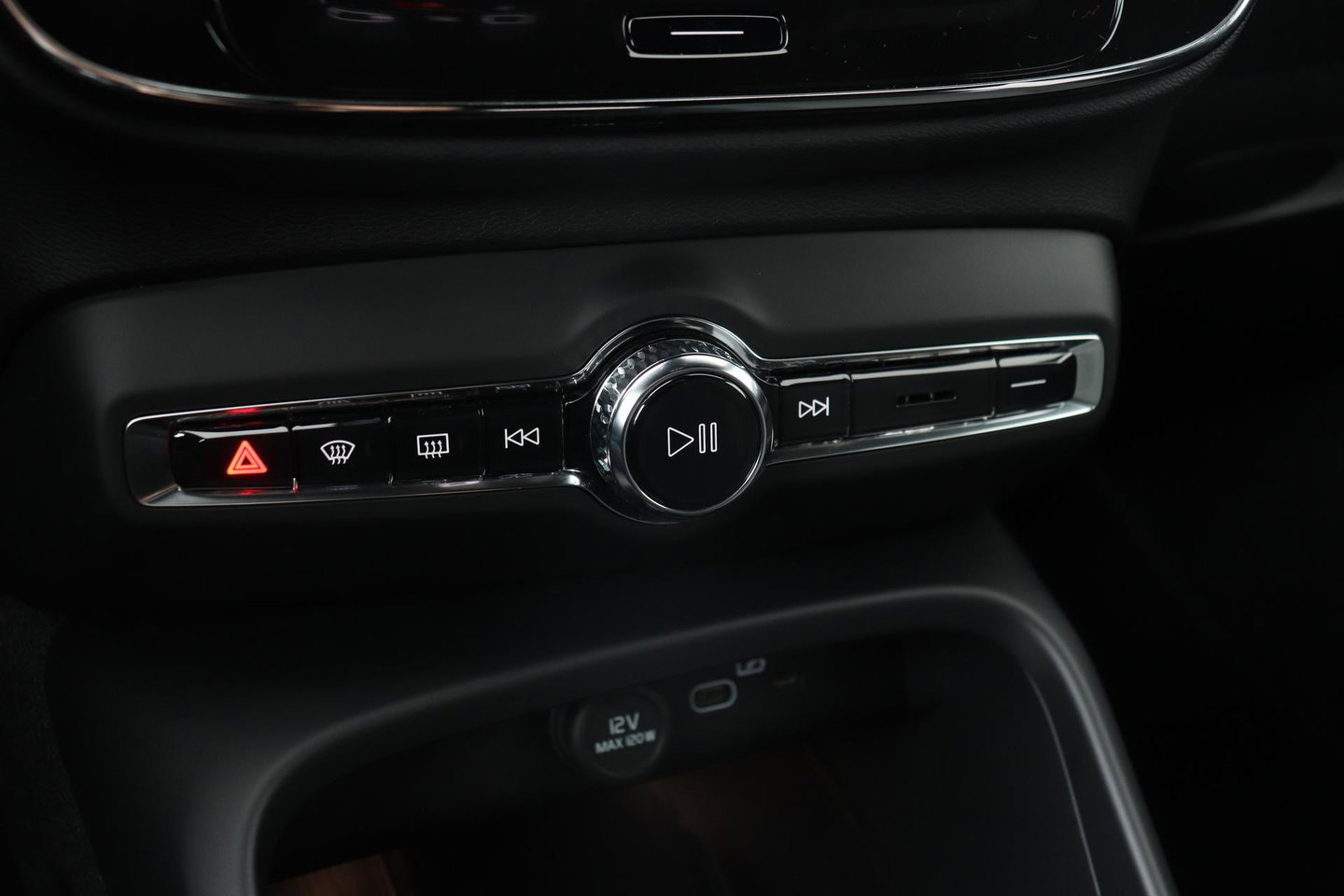 Volvo XC40 2.0 B3 Plus Black Edition | Harman/Kardon | ACC | 360° Camera | BLIS | Keyless | Stoel+Stuurverwarming | 20 Inch