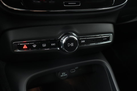 Volvo XC40 2.0 B3 Plus Black Edition | Harman/Kardon | ACC | 360° Camera | BLIS | Keyless | Stoel+Stuurverwarming | 20 Inch