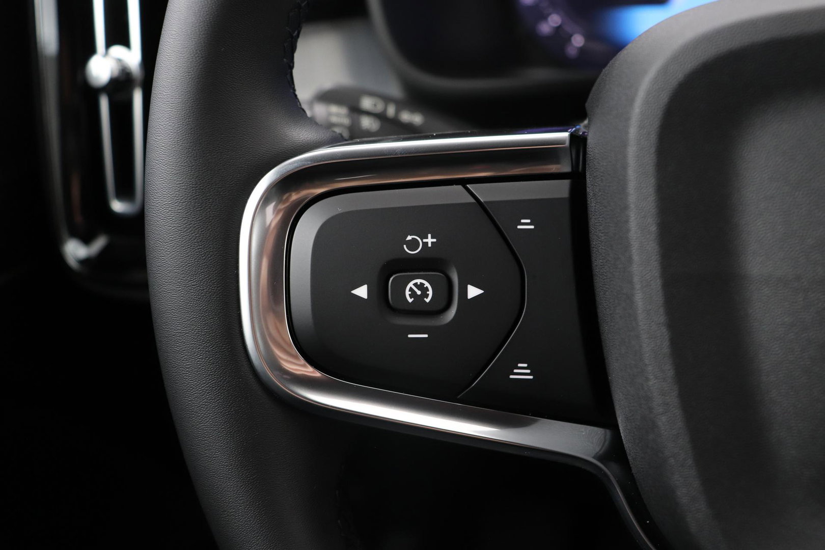 Volvo XC40 2.0 B3 Plus Black Edition | Harman/Kardon | ACC | 360° Camera | BLIS | Keyless | Stoel+Stuurverwarming | 20 Inch