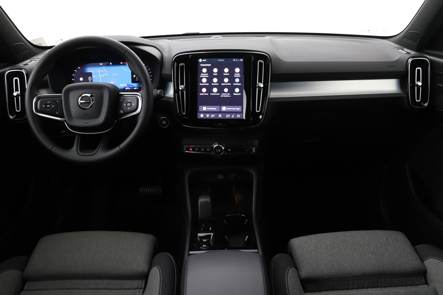 Volvo XC40 2.0 B3 Plus Black Edition | Harman/Kardon | ACC | 360° Camera | BLIS | Keyless | Stoel+Stuurverwarming | 20 Inch