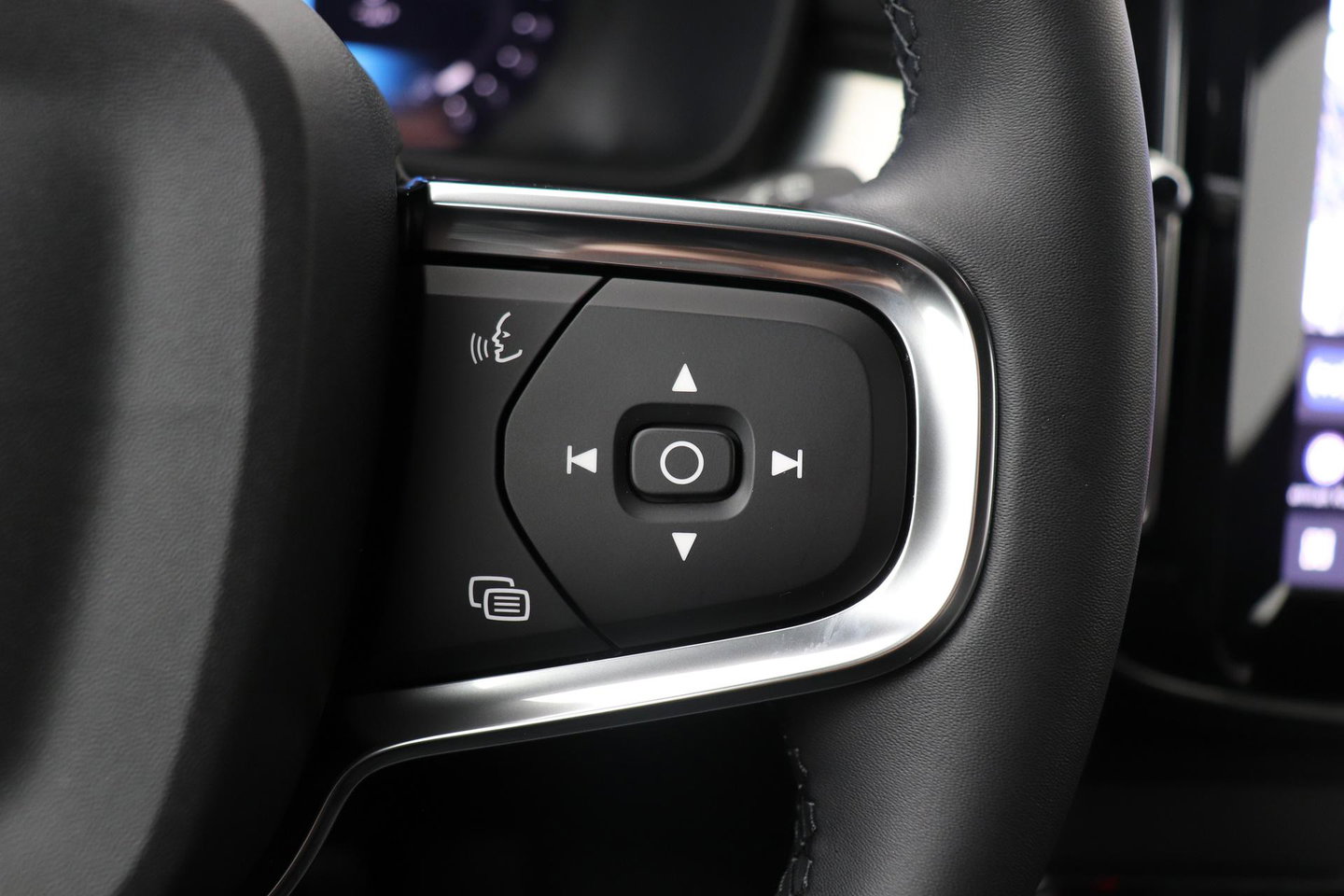 Volvo XC40 2.0 B3 Plus Black Edition | Harman/Kardon | ACC | 360° Camera | BLIS | Keyless | Stoel+Stuurverwarming | 20 Inch