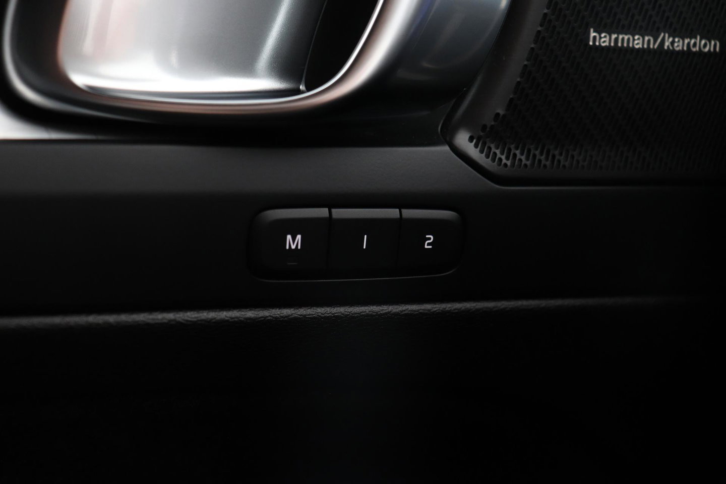 Volvo XC40 2.0 B3 Plus Black Edition | Harman/Kardon | ACC | 360° Camera | BLIS | Keyless | Stoel+Stuurverwarming | 20 Inch