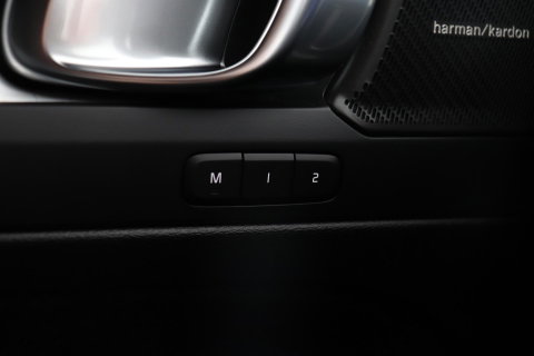 Volvo XC40 2.0 B3 Plus Black Edition | Harman/Kardon | ACC | 360° Camera | BLIS | Keyless | Stoel+Stuurverwarming | 20 Inch