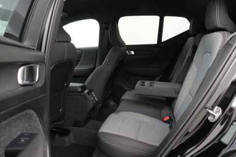 Volvo XC40 2.0 B3 Plus Black Edition | Harman/Kardon | ACC | 360° Camera | BLIS | Keyless | Stoel+Stuurverwarming | 20 Inch