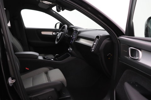 Volvo XC40 2.0 B3 Plus Black Edition | Harman/Kardon | ACC | 360° Camera | BLIS | Keyless | Stoel+Stuurverwarming | 20 Inch