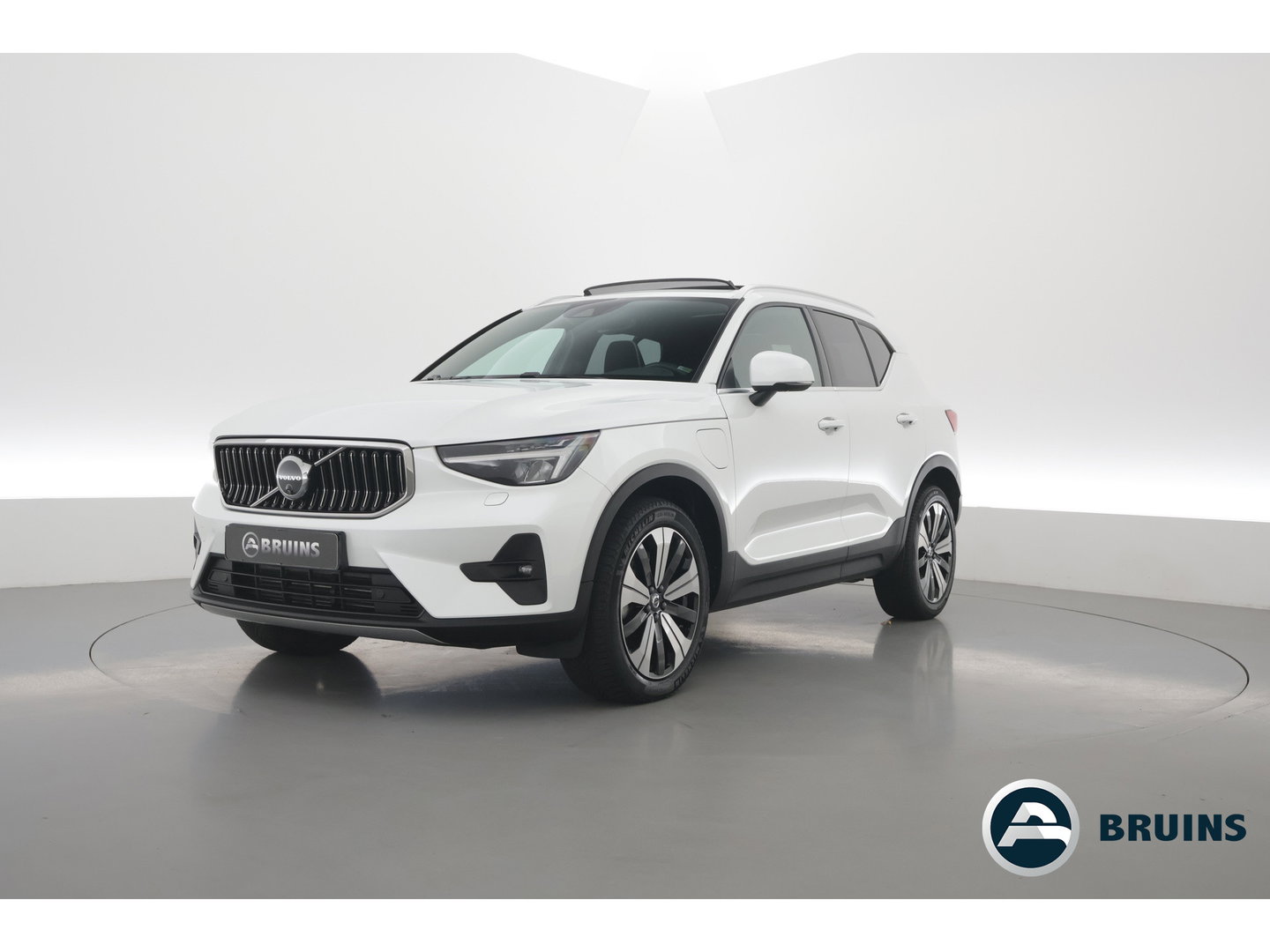 Volvo XC40 1.5 T4 Plug-in hybrid Ultimate Bright | Pano-dak | 360 camera | Adap. Cruise |