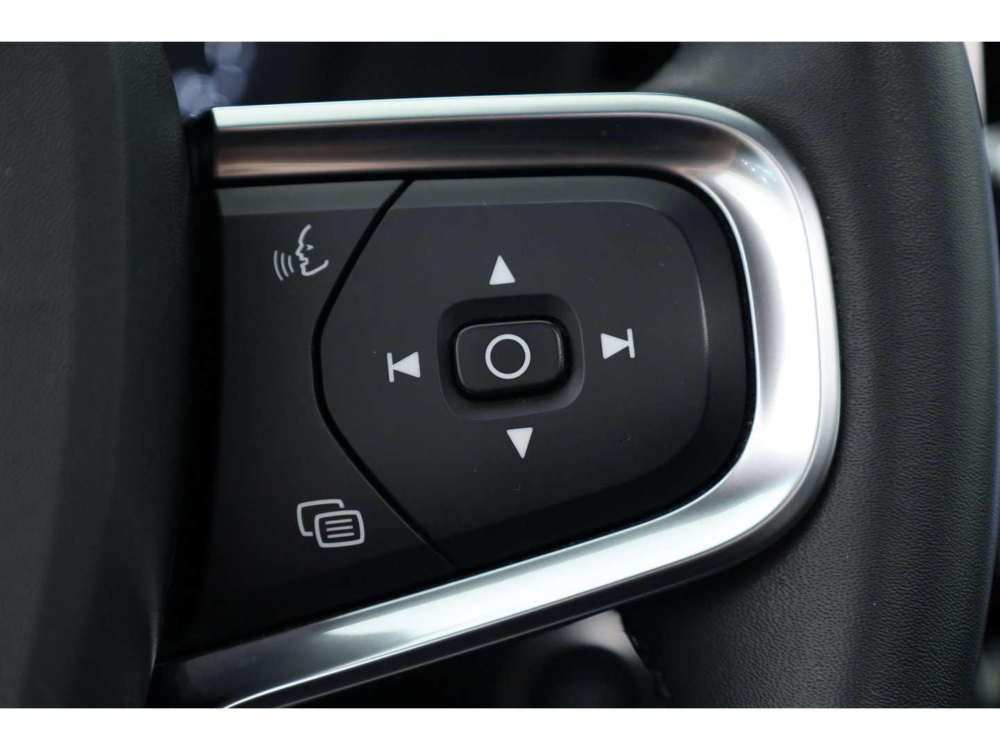 Volvo XC40 1.5 T4 Plug-in hybrid Ultimate Bright | Pano-dak | 360 camera | Adap. Cruise |