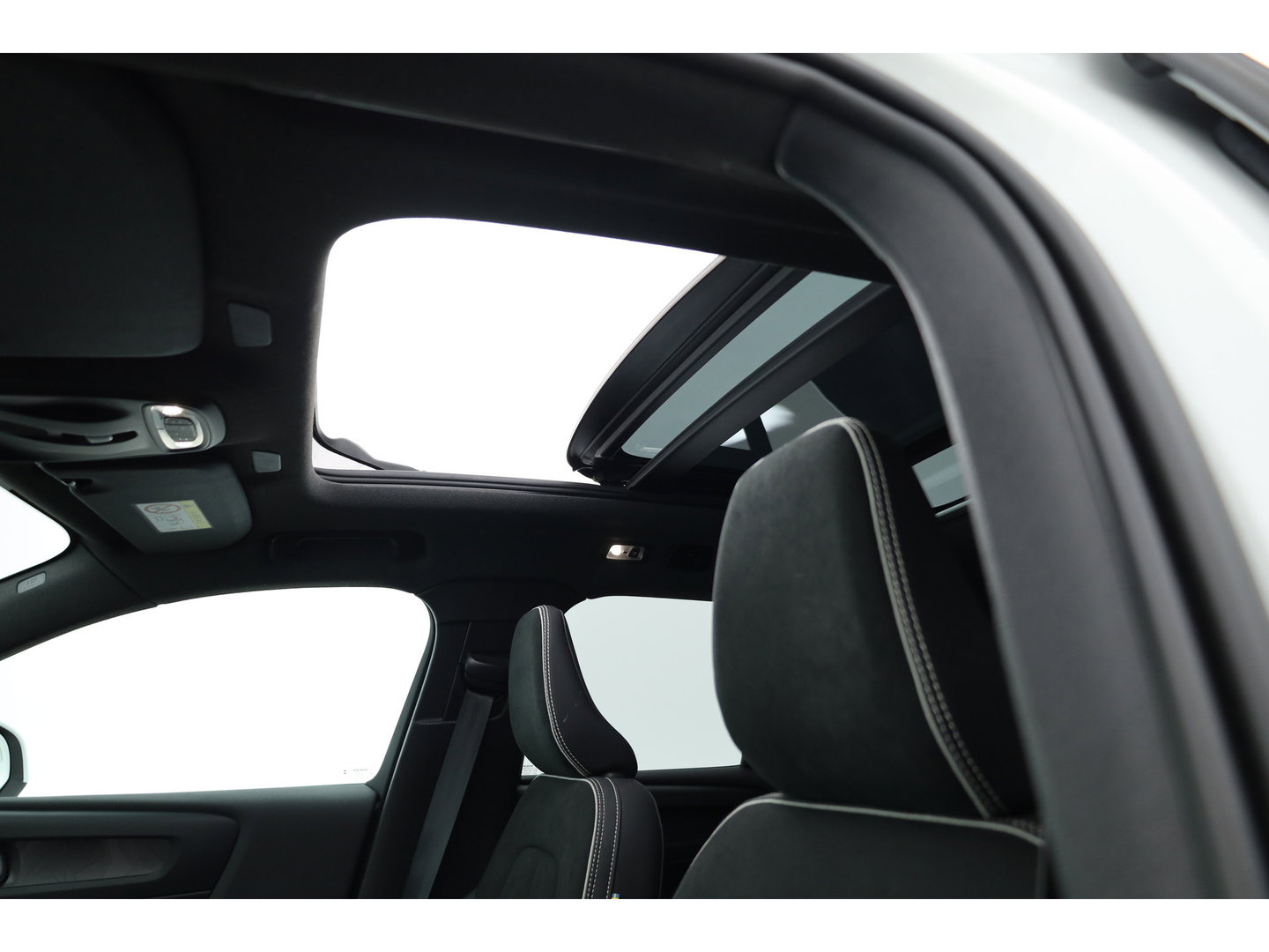 Volvo XC40 1.5 T4 Plug-in hybrid Ultimate Bright | Pano-dak | 360 camera | Adap. Cruise |