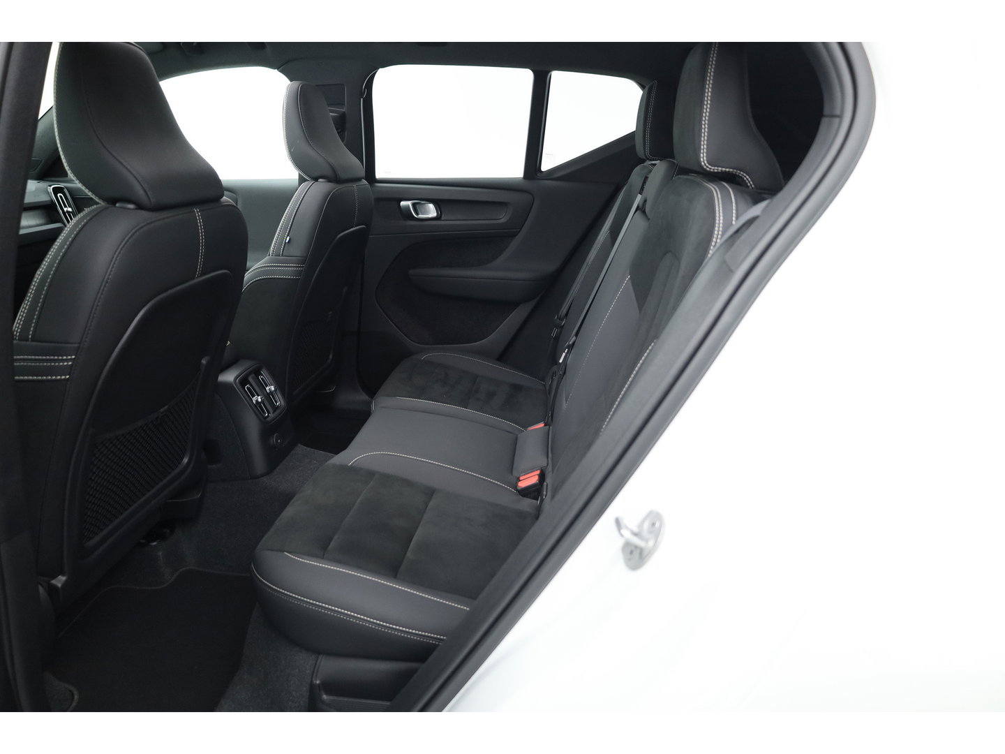 Volvo XC40 1.5 T4 Plug-in hybrid Ultimate Bright | Pano-dak | 360 camera | Adap. Cruise |