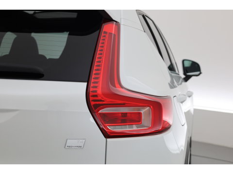 Volvo XC40 1.5 T4 Plug-in hybrid Ultimate Bright | Pano-dak | 360 camera | Adap. Cruise |